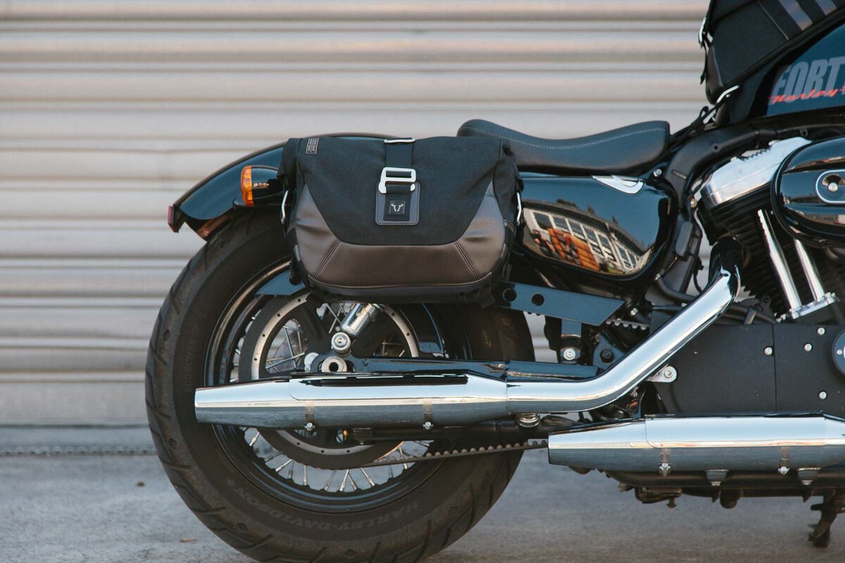 Sw Motech Legend Gear Set Sacoches Laterales Et Supports. Harley Davidson Sportster Modeles (04-)