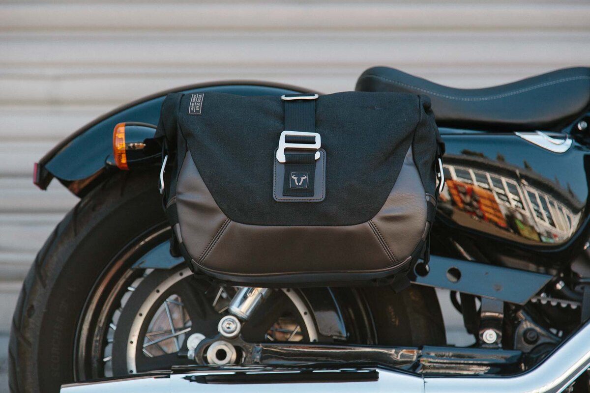 Sw Motech Legend Gear Set Sacoches Laterales Et Supports. Harley Davidson Sportster Modeles (04-)