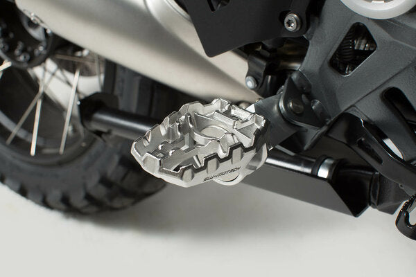 Kit de repose-pieds EVO. Suzuki V-Strom 650 WC70 (16-22)