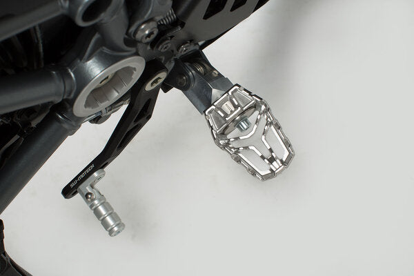 Kit de repose-pieds EVO. Suzuki V-Strom 650 WC70 (16-22)