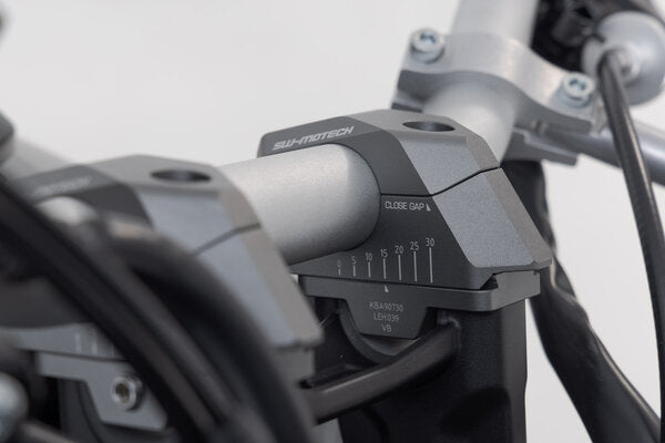 Rehausseur de guidon avec deport reglable pour Ø28. H=28mm. Recul de 5/10/15/20/25/30 mm. Anthracite.