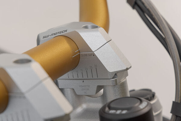 Rehausseur de guidon avec deport reglable pour Ø32. H=32mm. Recul de 5/10/15/20/25/30 mm. Gris