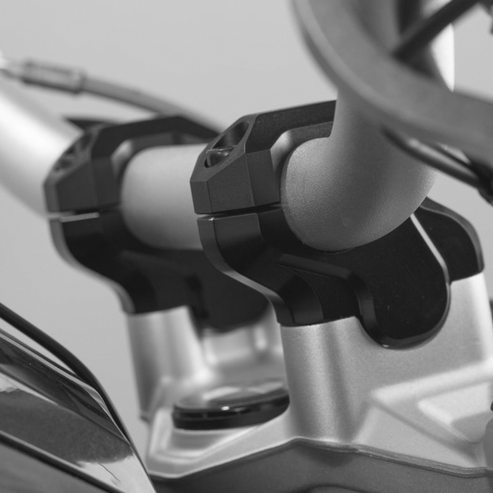 Sw Motech Pontet De Guidon , 32 Mm. Hauteur 32 Mm. Recul 25 Mm. Noir.