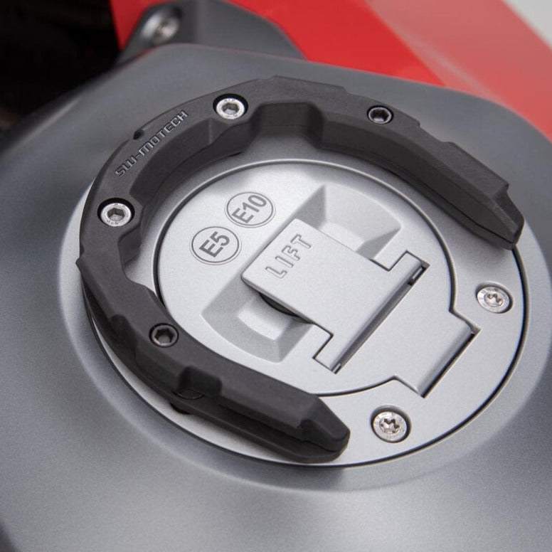 SW MOTECH Anneau de reservoir PRO. Noir. Modeles Suzuki. Pour reservoir avec 5 vis.