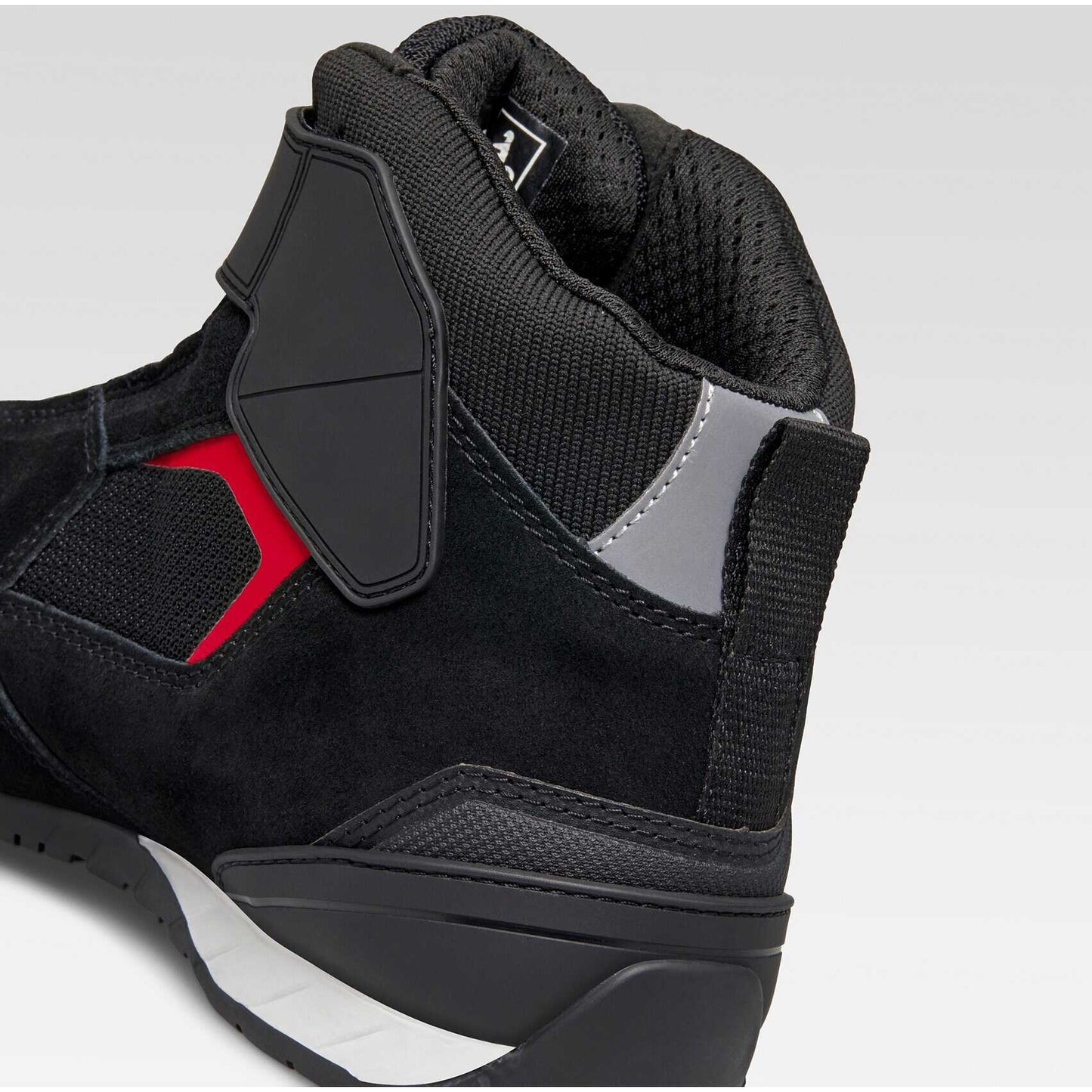 X-RADICAL Black/Red